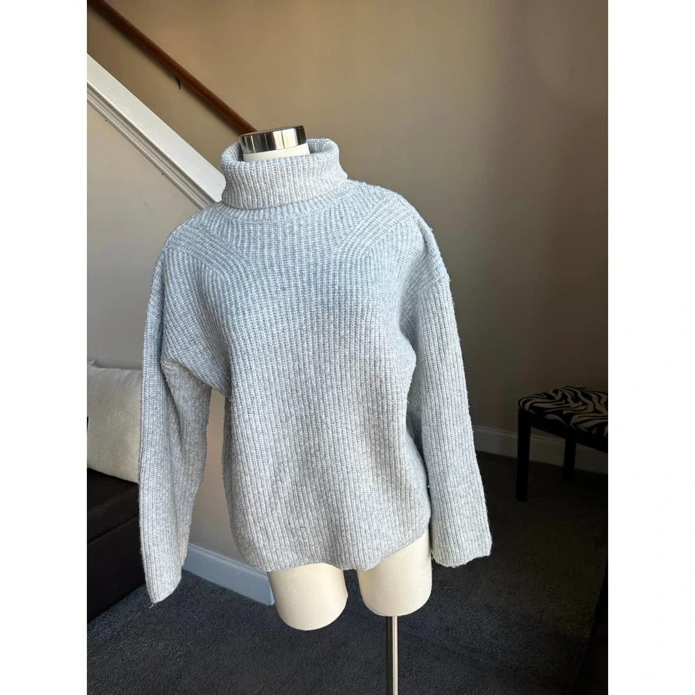 Asos gray ribbed chunky roll neck oversized sweater, size 2 - Picture 3 of 8